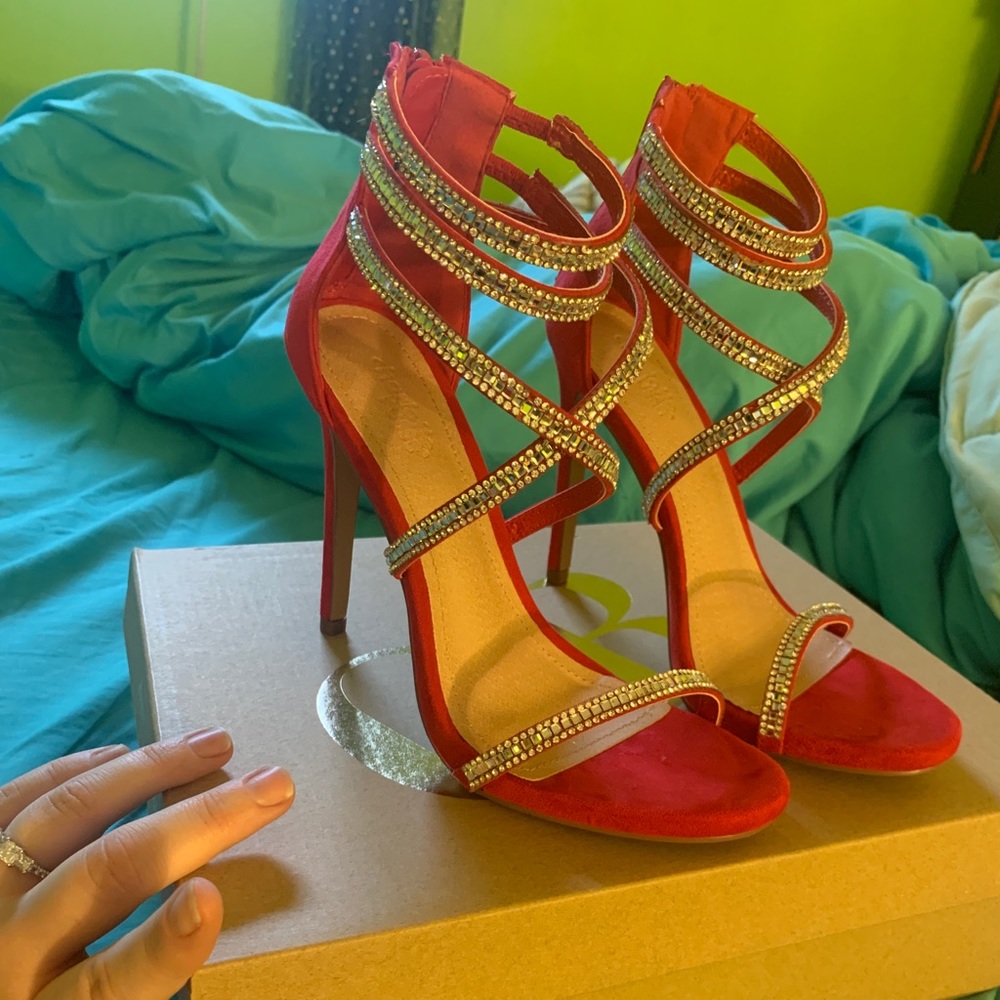 Heels - Picture 2 of 4